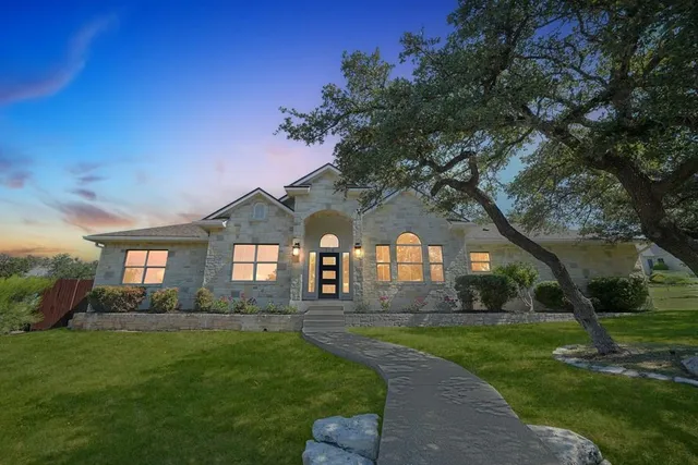 $750,000 | 218 Ellebracht Drive, Fredericksburg, TX 78624
