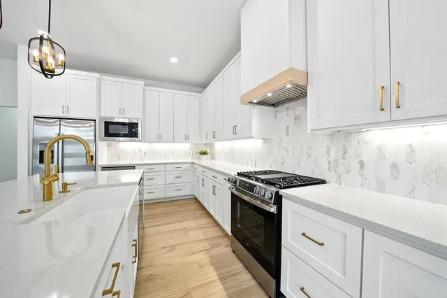 $750,000 | 218 Ellebracht Drive, Fredericksburg, TX 78624