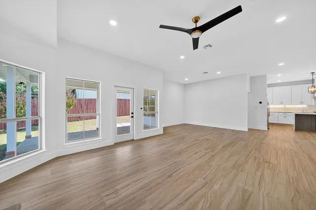 $750,000 | 218 Ellebracht Drive, Fredericksburg, TX 78624