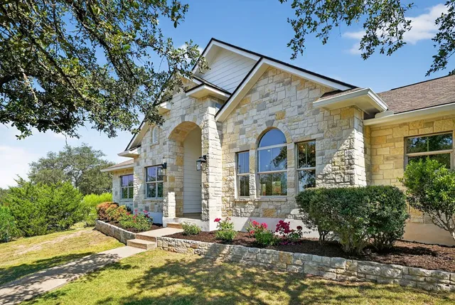 $750,000 | 218 Ellebracht Drive, Fredericksburg, TX 78624
