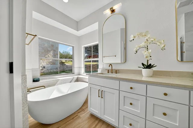 $750,000 | 218 Ellebracht Drive, Fredericksburg, TX 78624