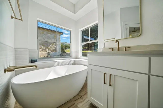 $750,000 | 218 Ellebracht Drive, Fredericksburg, TX 78624