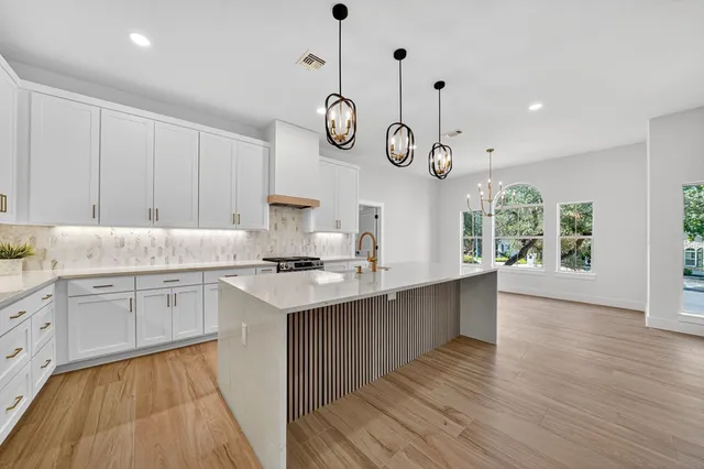 $750,000 | 218 Ellebracht Drive, Fredericksburg, TX 78624