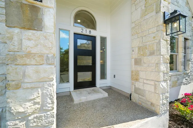 $750,000 | 218 Ellebracht Drive, Fredericksburg, TX 78624