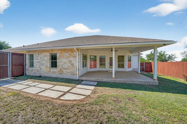 $750,000 | 218 Ellebracht Drive, Fredericksburg, TX 78624