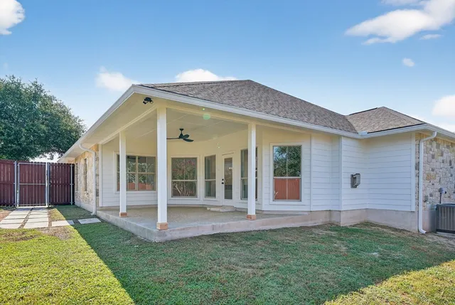 $750,000 | 218 Ellebracht Drive, Fredericksburg, TX 78624