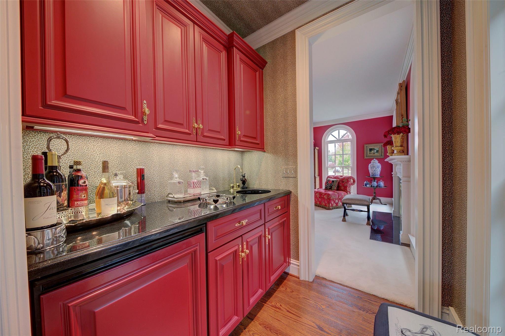 819 Bishop Road Grosse Pointe, MI 48230 - Photo 9 of 50 Bright Butler Pantry