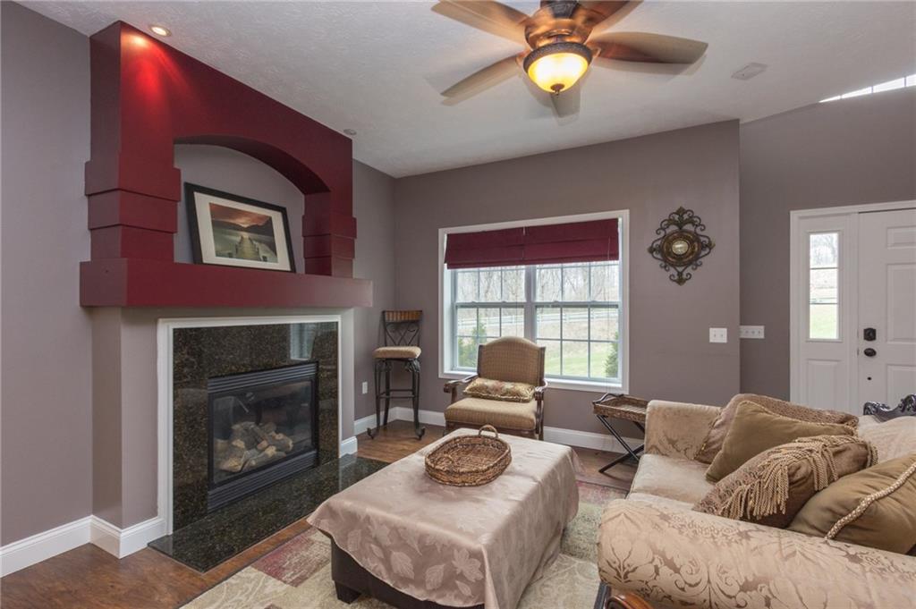 672 Frankfort Road Monaca, PA 15061 - Photo 3 of 25 Gallery Image 3