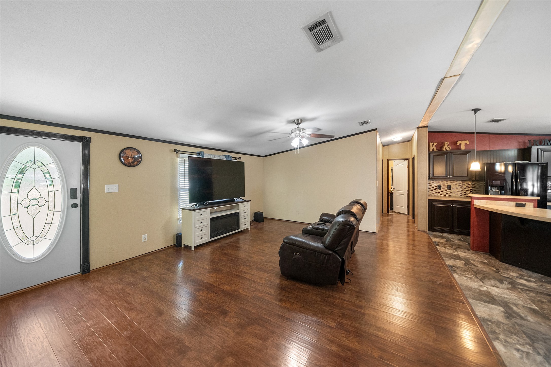 159 Saddle Surrey Road Coldspring, TX 77331 - Photo 5 of 20 Living Room