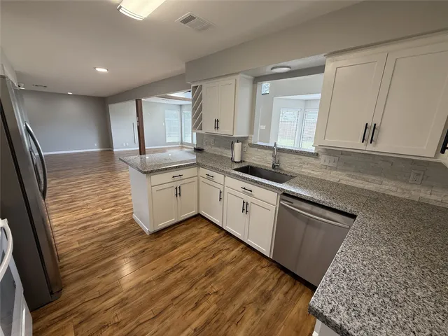 $2,850 | 10031 Haddington Drive, Houston, TX 77080