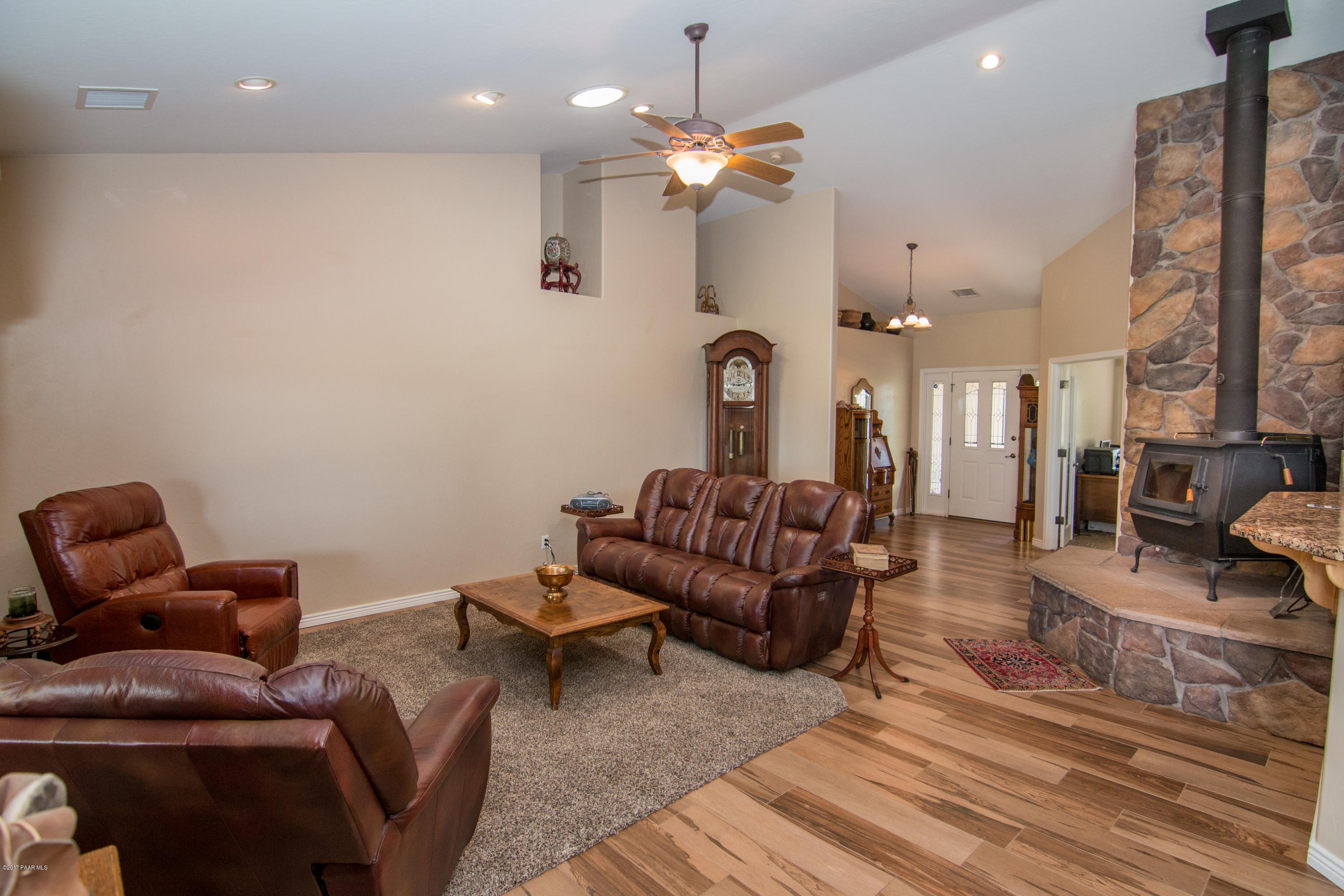 255 South Reed Road Chino Valley, AZ 86323 - Photo 44 of 50 Living room