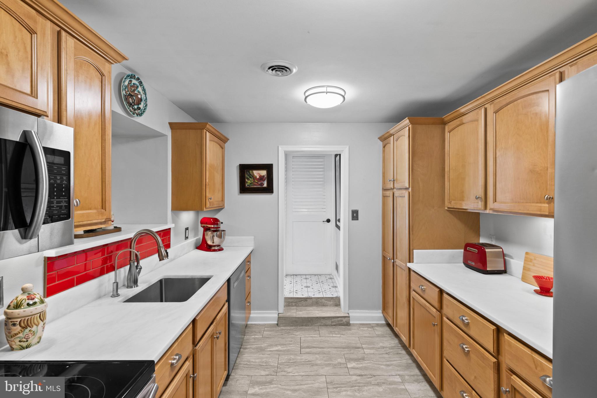 310 Epping Way Annapolis, MD 21401 - Photo 13 of 42 Galley Kitchen