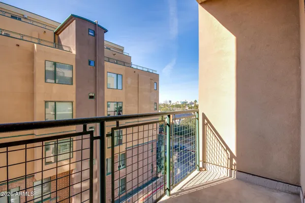 a view of a water fountain in front of building