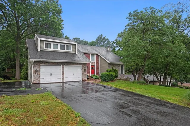 $540,000 | 12343 Pinehurst Drive, Kansas City, KS 66109