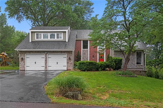 $540,000 | 12343 Pinehurst Drive, Kansas City, KS 66109