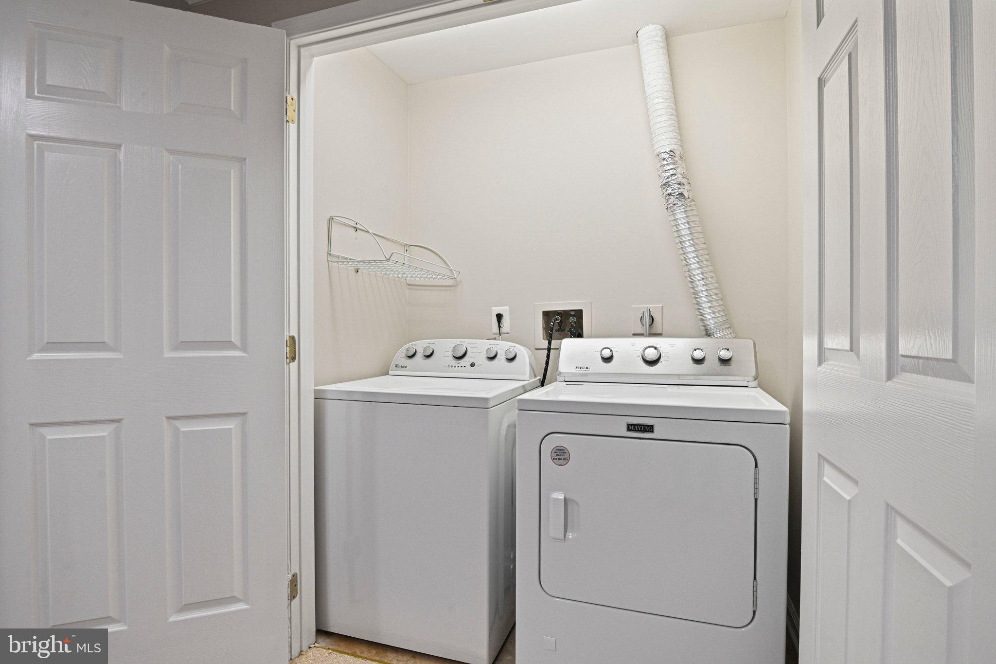 11482 Heritage Commons Way Reston, VA 20194 - Photo 25 of 31 Washer/dryer