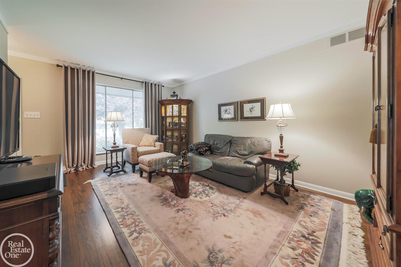 5517 Commerce Road West Bloomfield, MI 48324 - Photo 13 of 33