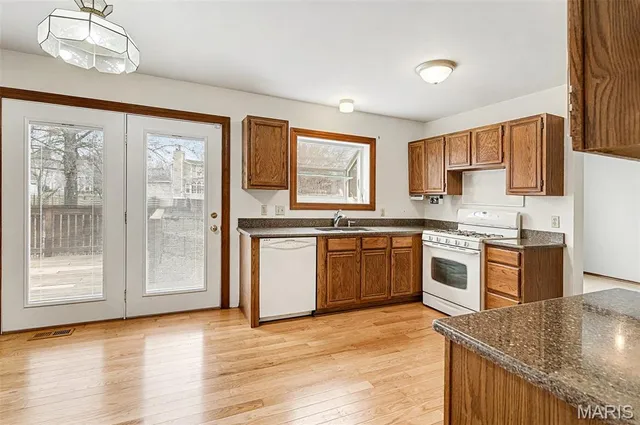 $370,000 | 1205 Newport Landing Drive, Fenton, MO 63026