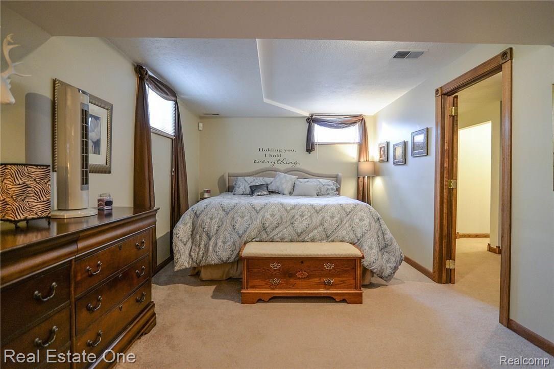 255 Triangle Lake Road Howell, MI 48843 - Photo 31 of 48 41_28.jpg