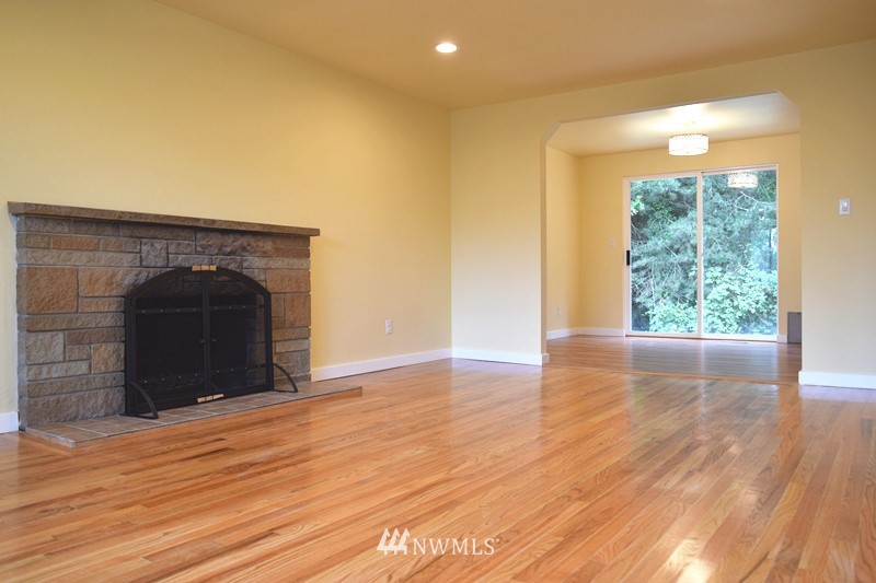 853 Hoquiam Avenue Northeast Renton, WA 98059 - Photo 5 of 22 Gallery Image 5
