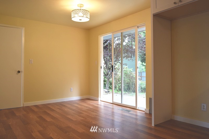 853 Hoquiam Avenue Northeast Renton, WA 98059 - Photo 6 of 22 Gallery Image 6