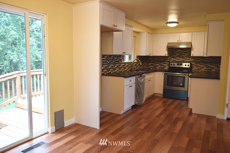 853 Hoquiam Avenue Northeast Renton, WA 98059 - Photo 7 of 22 Gallery Image 7