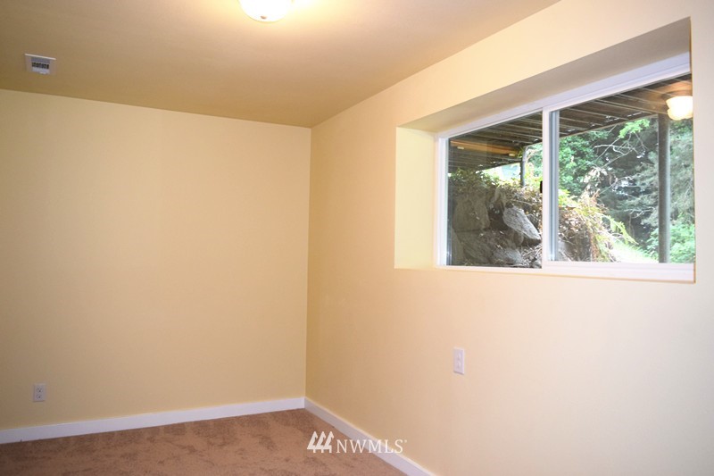 853 Hoquiam Avenue Northeast Renton, WA 98059 - Photo 10 of 22 Gallery Image 10