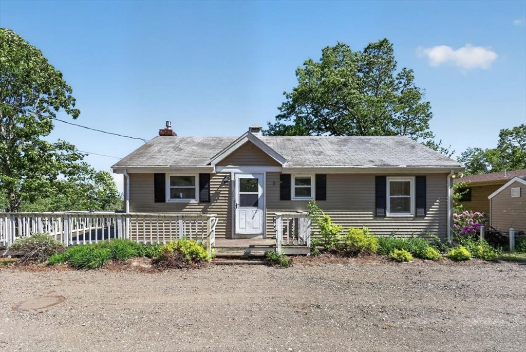 207 Sandy Beach Road Plymouth, MA 02360 - Photo 4 of 39