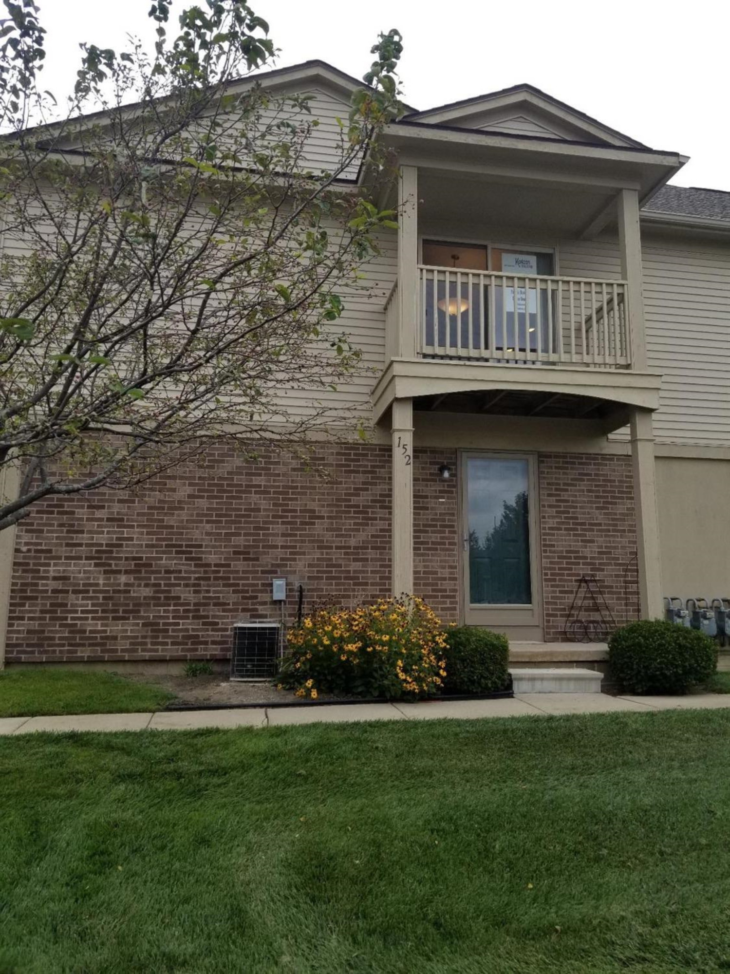 152 Commons Circle Saline, MI 48176 - Photo 2 of 9 Photo 2