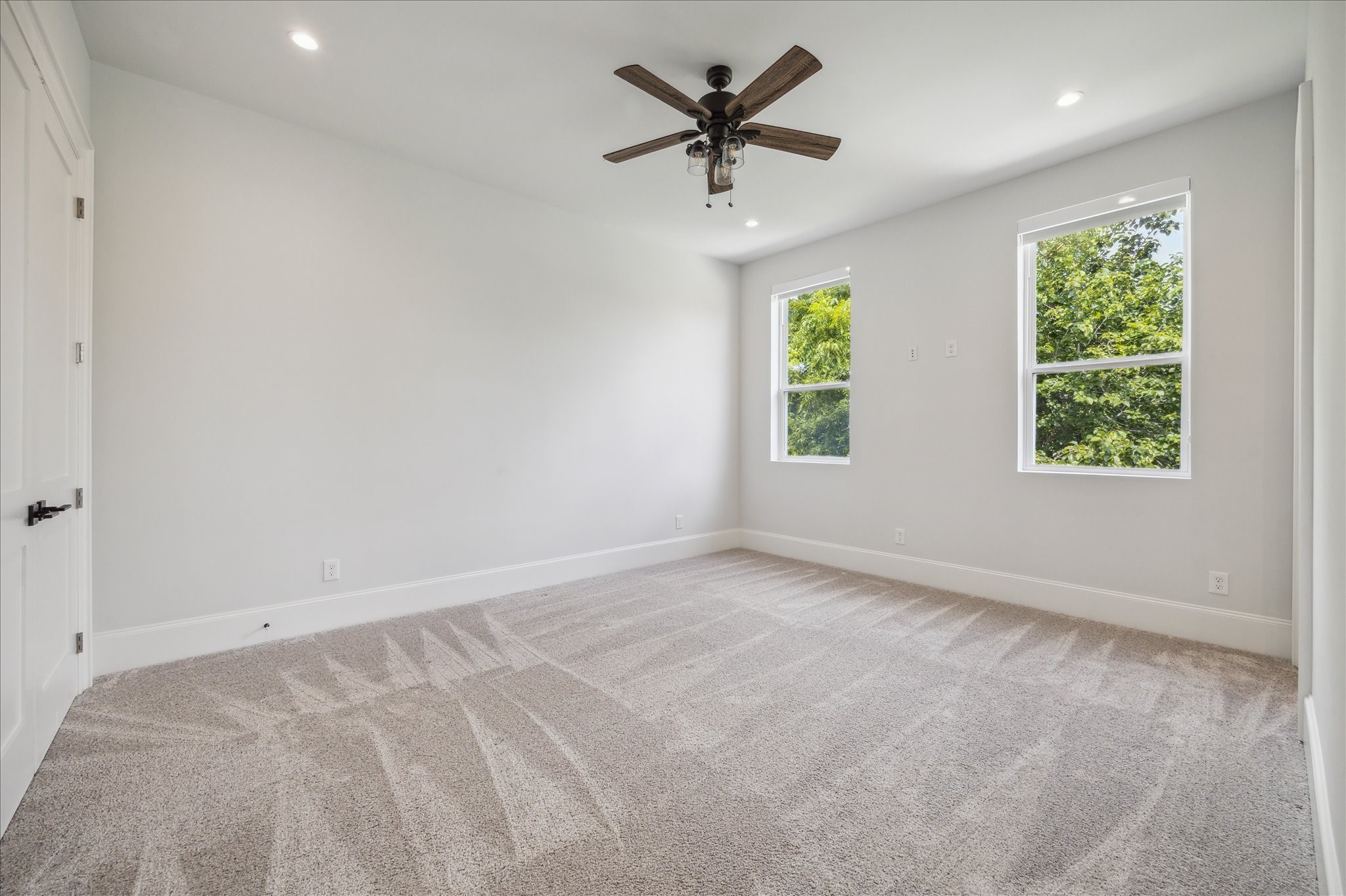 2202 Hewitt Drive Houston, TX 77018 - Photo 31 of 39 The third secondary bedroom features a two-door closet and its own private bathroom.