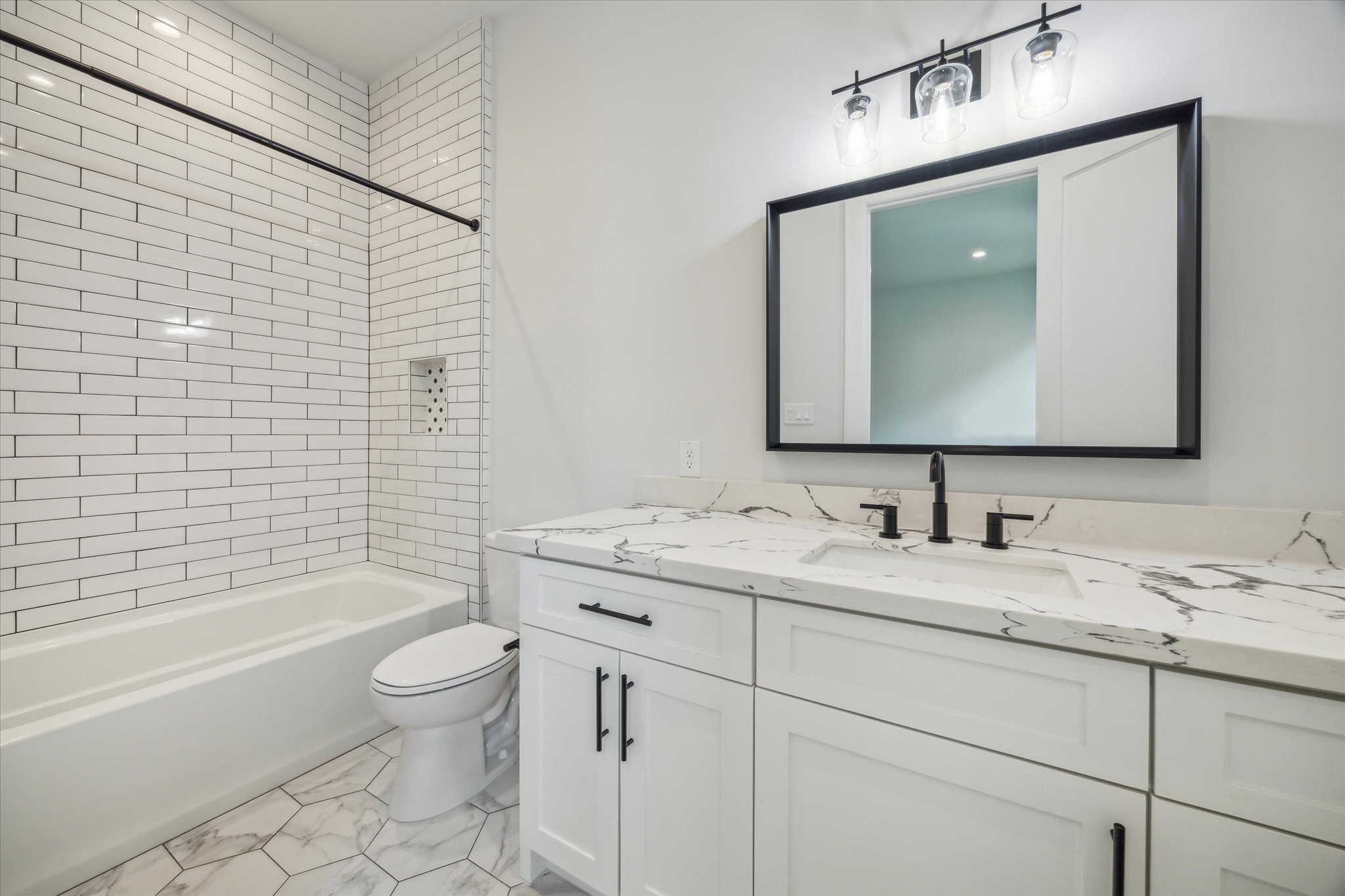 2202 Hewitt Drive Houston, TX 77018 - Photo 34 of 39 Ensuite bathroom with a tub/shower combo and stylish tile selections throughout.
