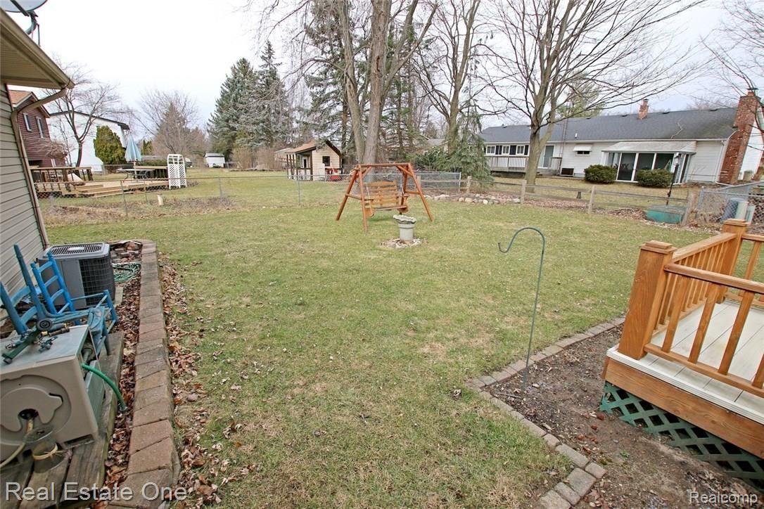 371 South Baldwin Road Oxford, MI 48371 - Photo 50 of 51 52) Bacakyard.jpg