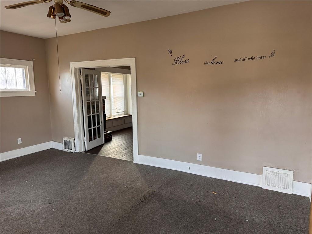 400 Emerson Avenue Farrell, PA 16121 - Photo 2 of 16