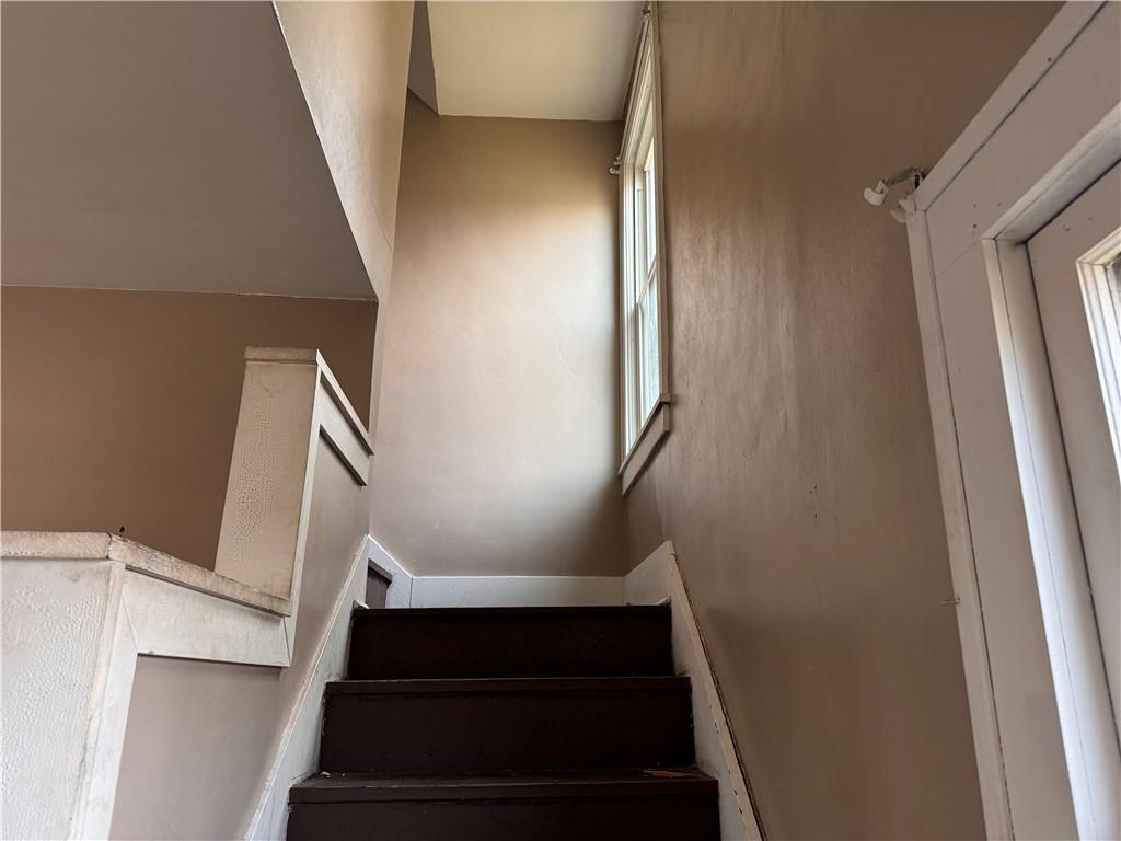 400 Emerson Avenue Farrell, PA 16121 - Photo 8 of 16
