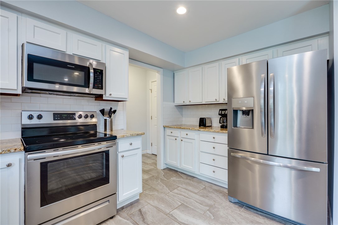 6950 Red Lion 5 Points Road Springboro, OH 45066 - Photo 23 of 78 This bright kitchen offers efficient design with seamless appliance integration and generous counter space.