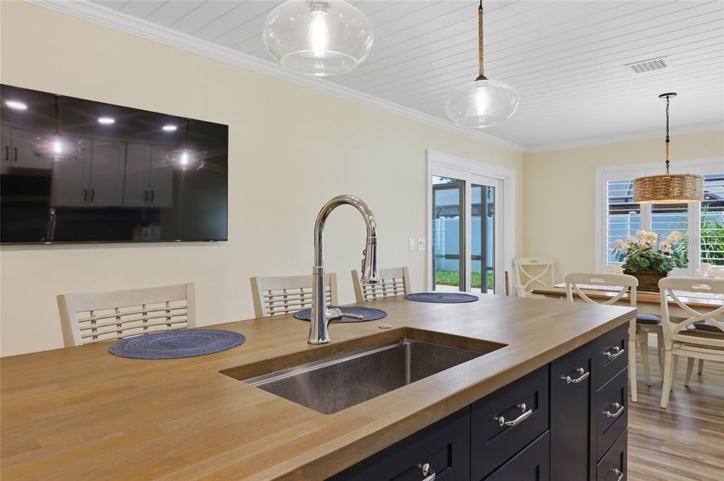 707 Beverly Road Venice, FL 34293 - Photo 9 of 59