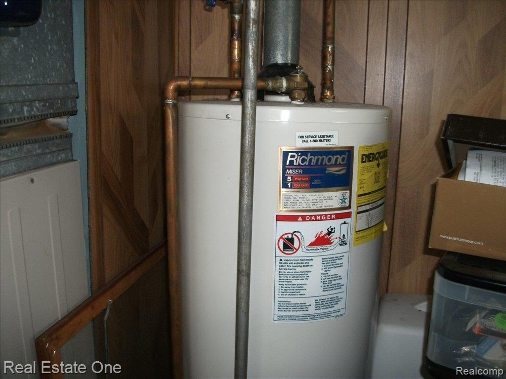 3216 Greyfriars Detroit, MI 48217 - Photo 21 of 23 DSCF0905