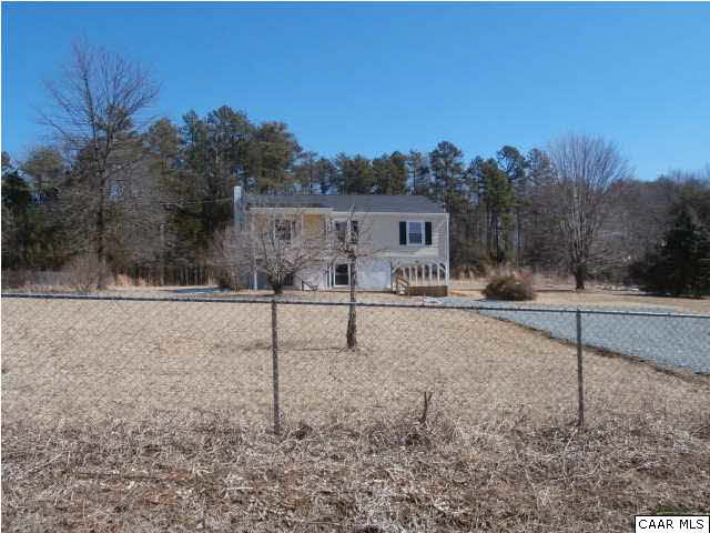 287 Shores Road Palmyra, VA 22963 - Photo 16 of 30 Large open fences yard