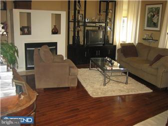 1619 Spruce Street, Unit 2 Philadelphia, PA 19103 - Photo 4 of 10 Living Room
