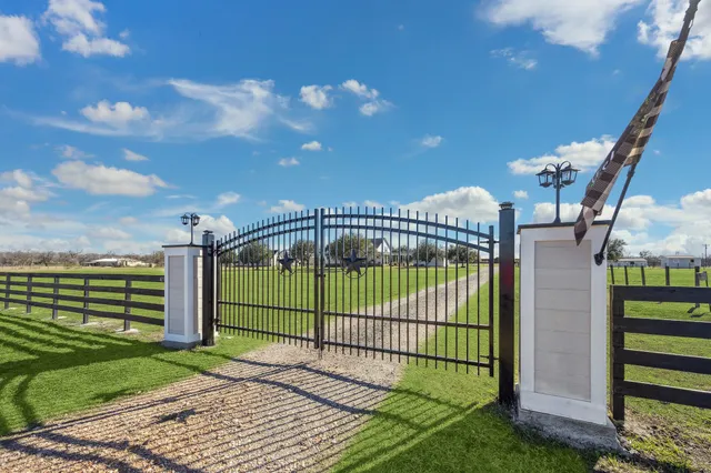 $1,400,000 | 40570 Wildlife Run, Hempstead, TX 77445