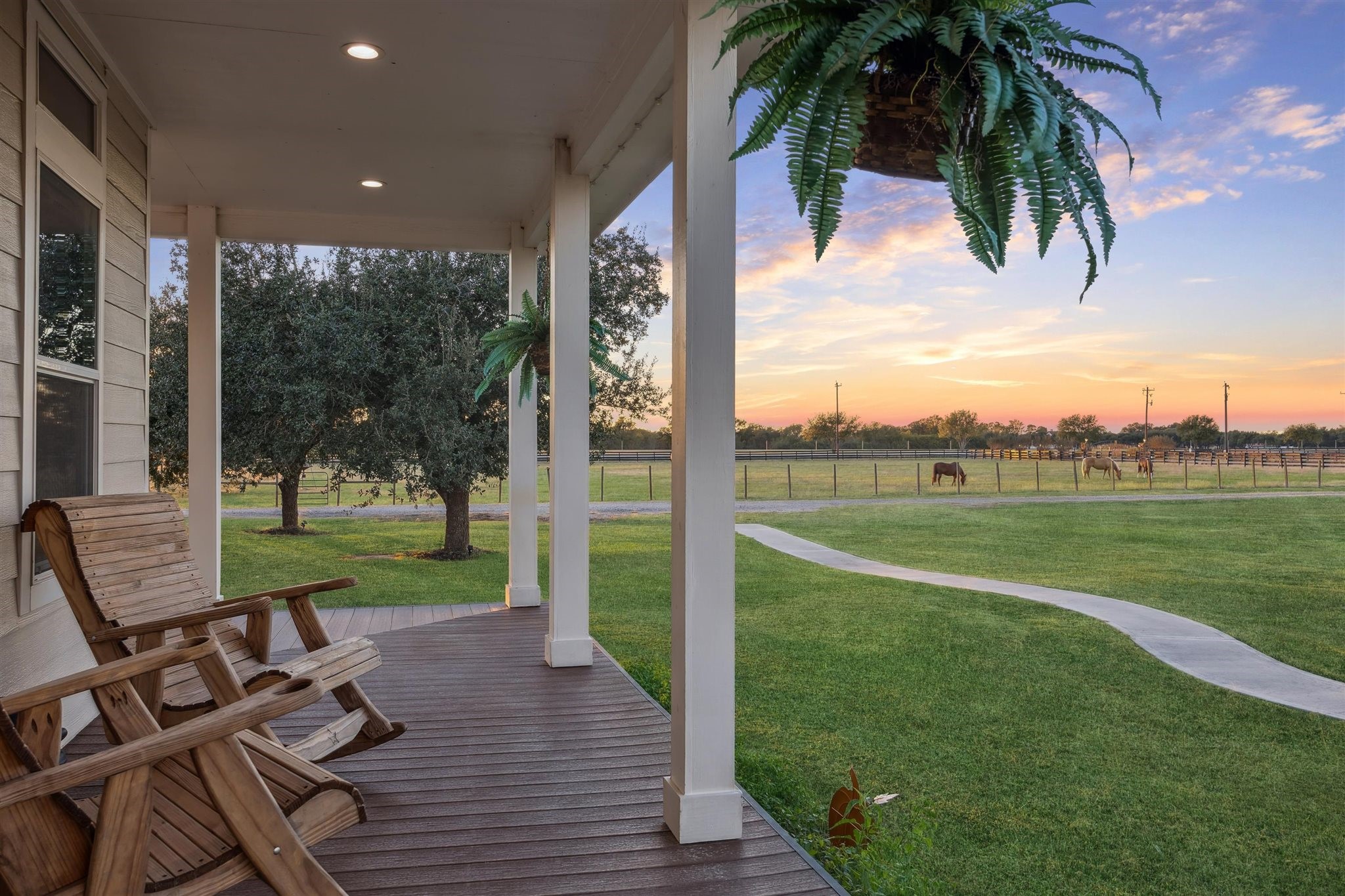 40570 Wildlife Run Hempstead, TX 77445 - Photo 4 of 43 a view of a patio with a table chairs and a backyard