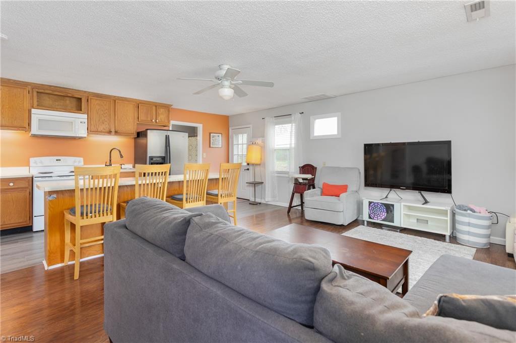 4306 Edgemore Road Greensboro, NC 27455 - Photo 4 of 26 Living room and kitchen