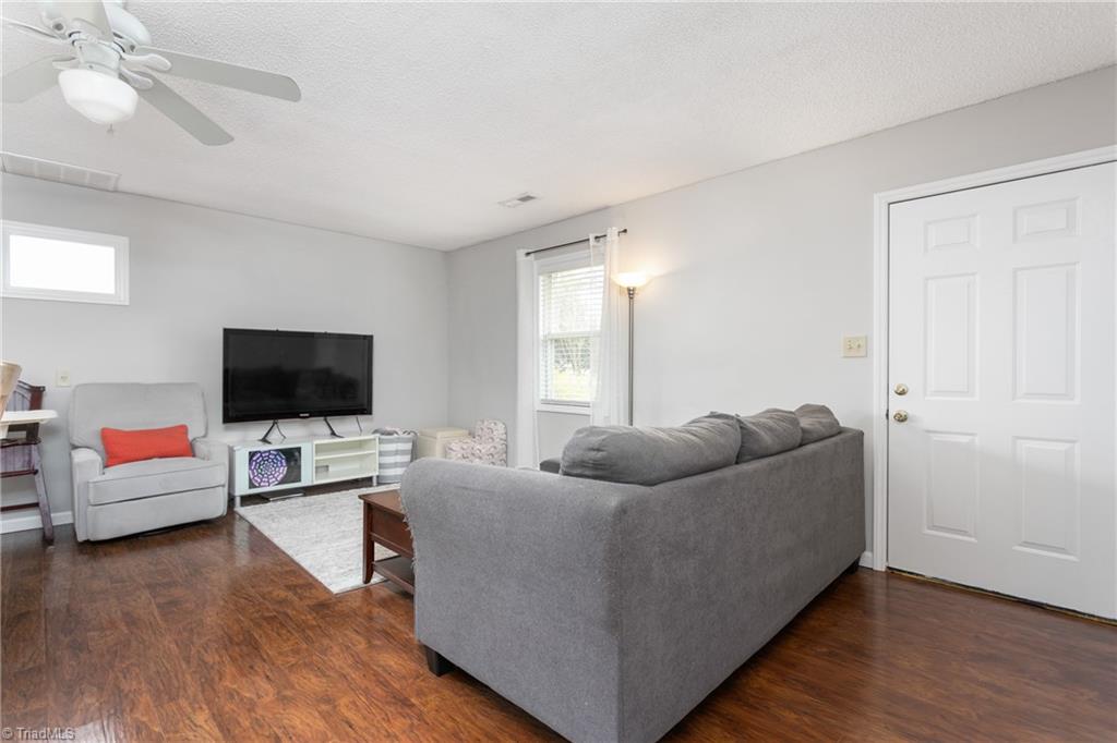 4306 Edgemore Road Greensboro, NC 27455 - Photo 5 of 26 Gallery Image 5