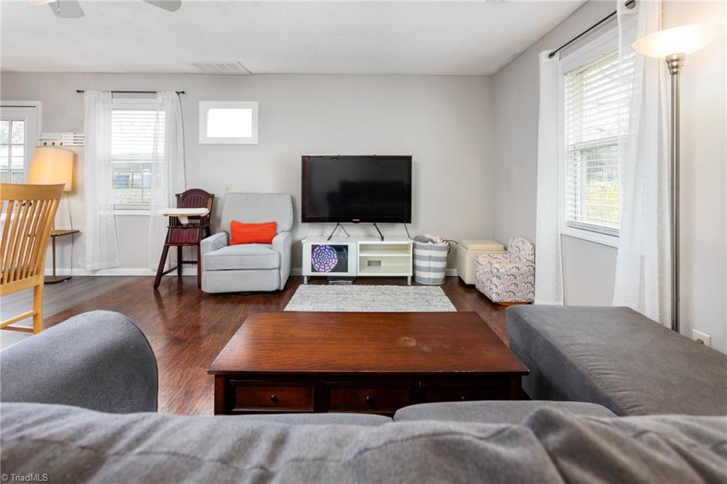 4306 Edgemore Road Greensboro, NC 27455 - Photo 6 of 26 Gallery Image 6