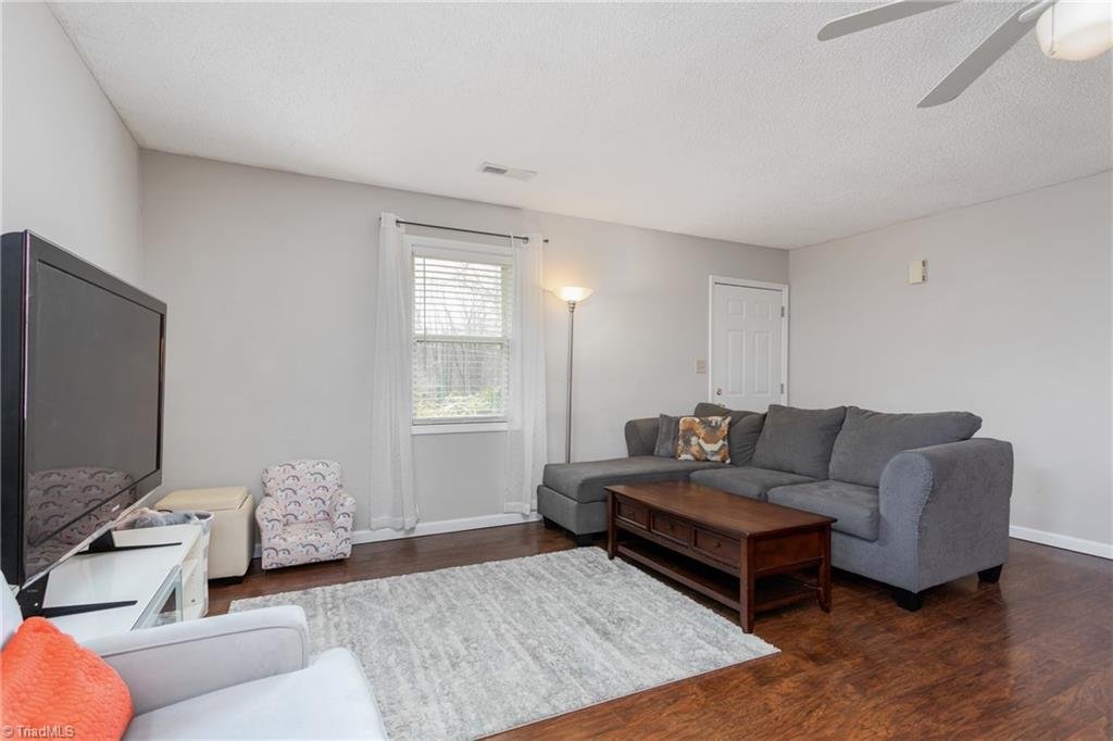 4306 Edgemore Road Greensboro, NC 27455 - Photo 7 of 26 Gallery Image 7