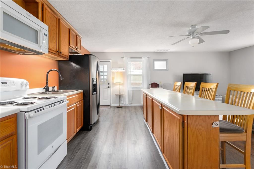 4306 Edgemore Road Greensboro, NC 27455 - Photo 9 of 26 Gallery Image 9