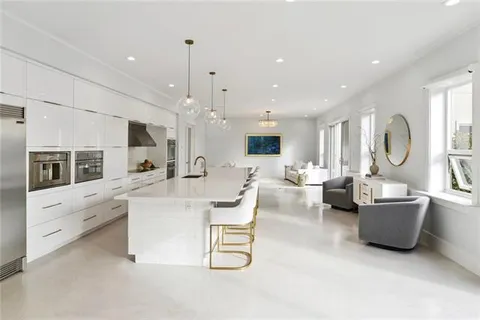 $2,000,000 | 840 Tchoupitoulas Street, Unit 312, New Orleans, LA 70130