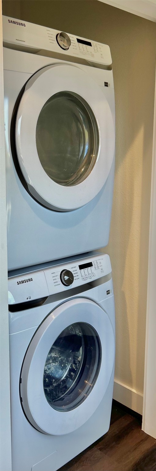 125 4th Street San Leon, TX 77539 - Photo 17 of 40 a utility room with dryer and washer