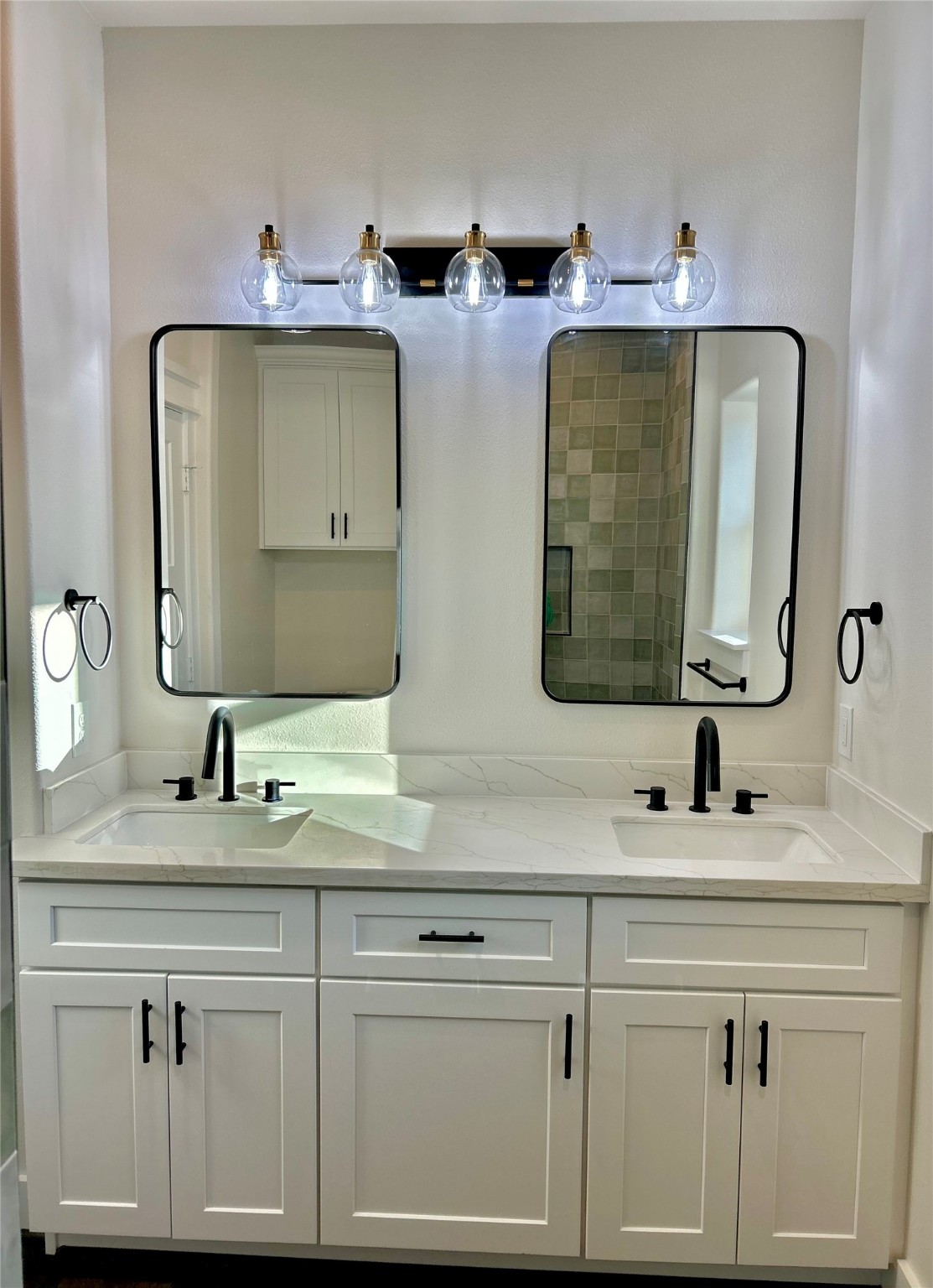 125 4th Street San Leon, TX 77539 - Photo 35 of 40 a bathroom with double vanity sink and a mirror