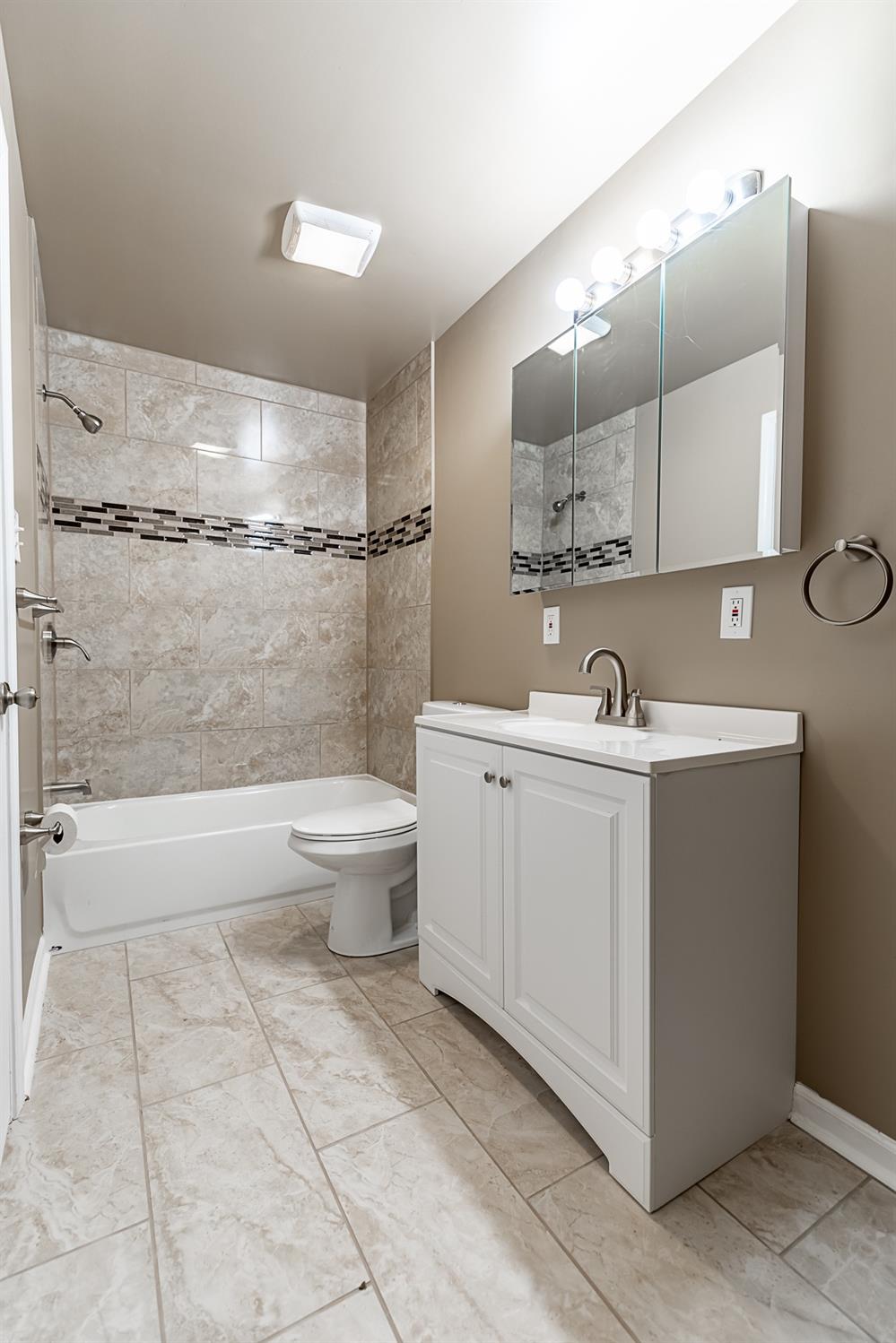 7641 Juniper Avenue Gary, IN 46403 - Photo 18 of 55 999x1498